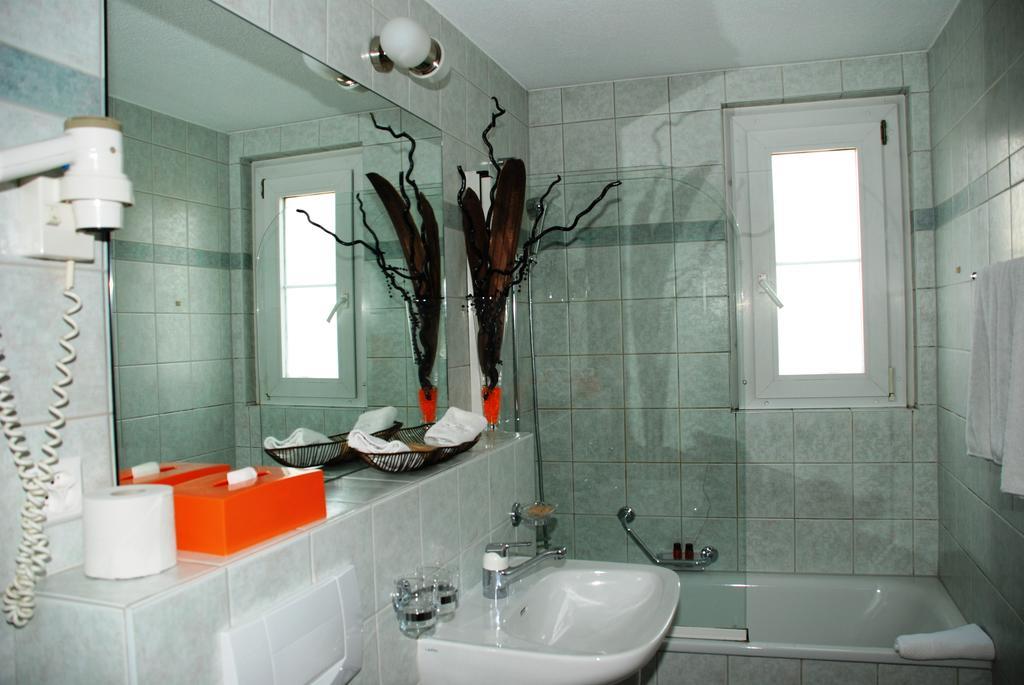 Hostellerie De Geneve Vevey Bilik gambar